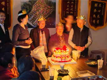 重阳暖意融邻里,金科服务绘就银发幸福岁月